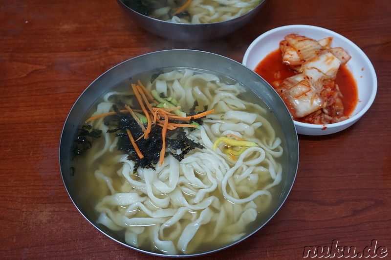 Kalguksu (칼국수) - Nudelsuppe vom Bupyeong Markt in Incheon, Korea
