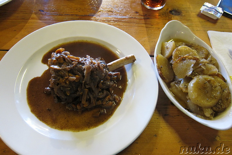 Kaninchen mit Kartoffeln im Restaurant L'Aroma in Sliema, Malta