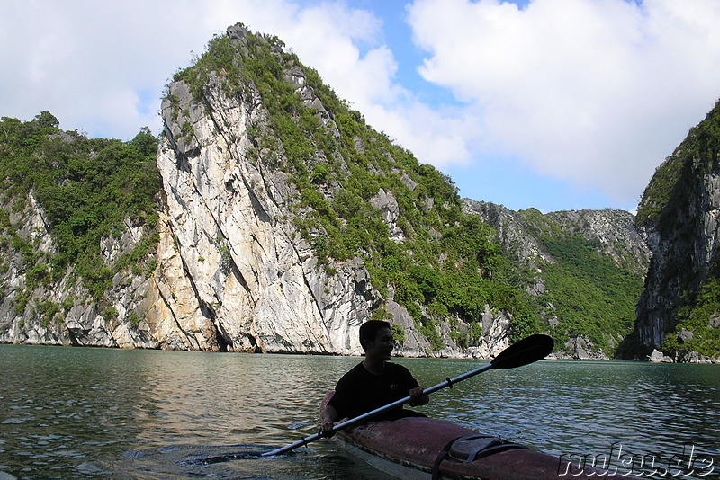 Kanutour in Halong Bay, Vietnam