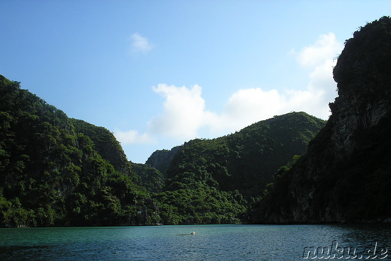 Kanutour in Halong Bay, Vietnam