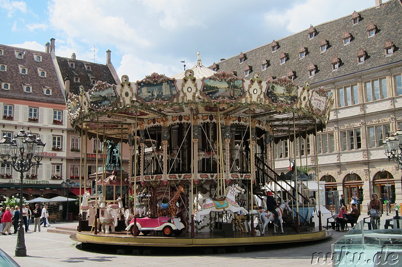 Karussell am Place Gutenberg in Strasbourg, Frankreich