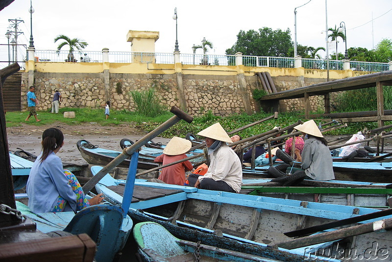 Kleine Boote in Chau Doc