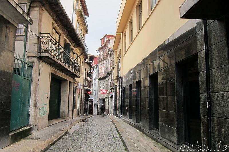 Kleine Gassen in der Altstadt von Porto, Portugal