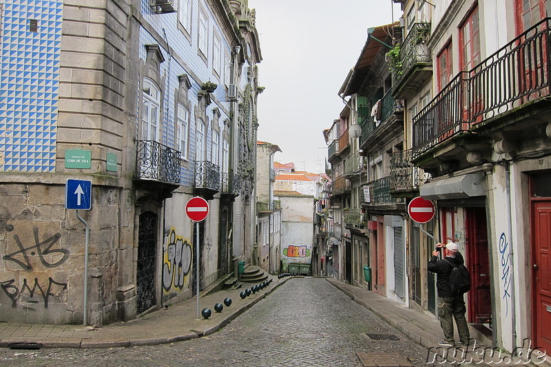 Kleine Gassen in der Altstadt von Porto, Portugal