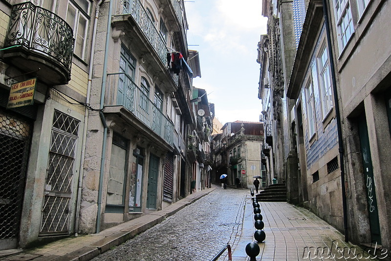 Kleine Gassen in der Altstadt von Porto, Portugal