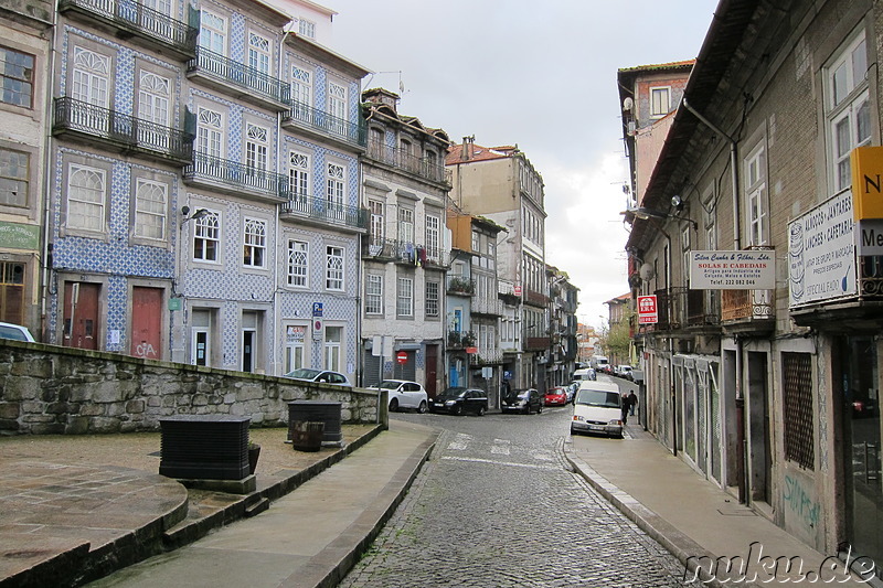 Kleine Gassen in der Altstadt von Porto, Portugal