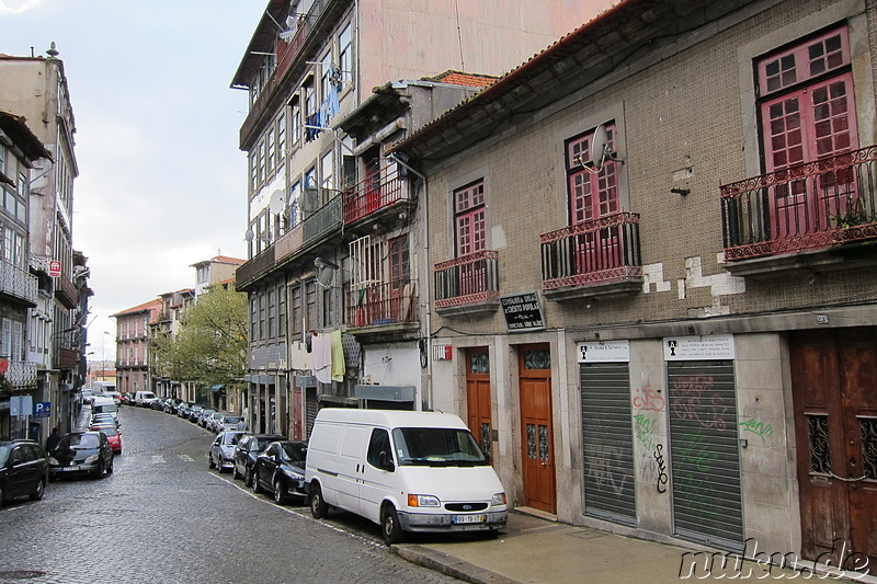 Kleine Gassen in der Altstadt von Porto, Portugal