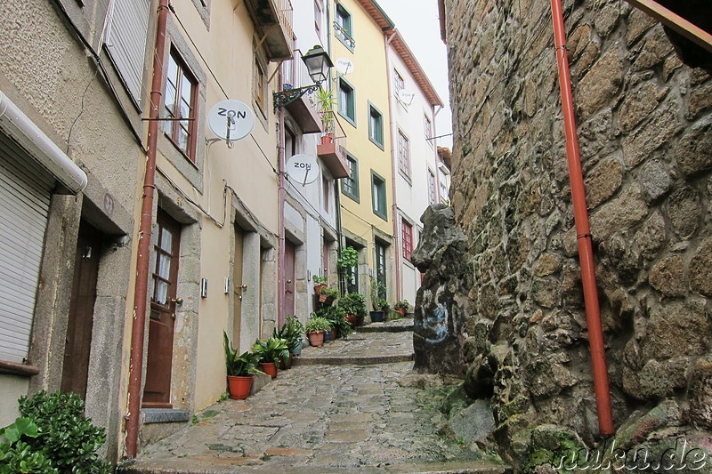 Kleine Gassen in der Altstadt von Porto, Portugal