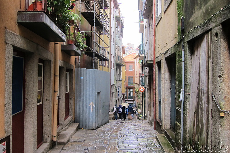 Kleine Gassen in der Altstadt von Porto, Portugal