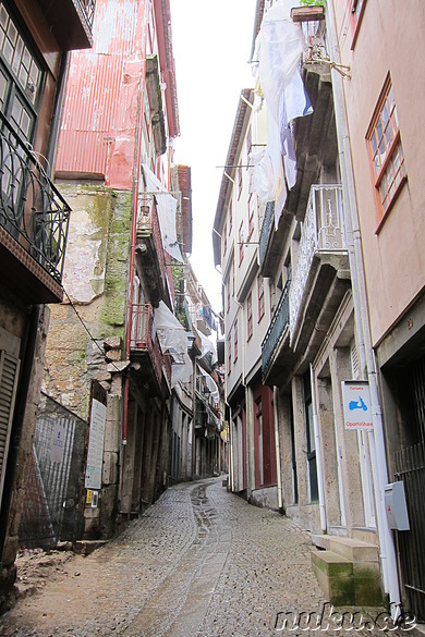 Kleine Gassen in der Altstadt von Porto, Portugal