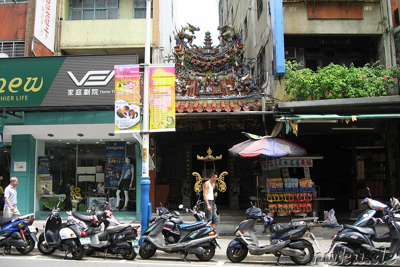 Kleiner Tempel in Danshui, Taiwan