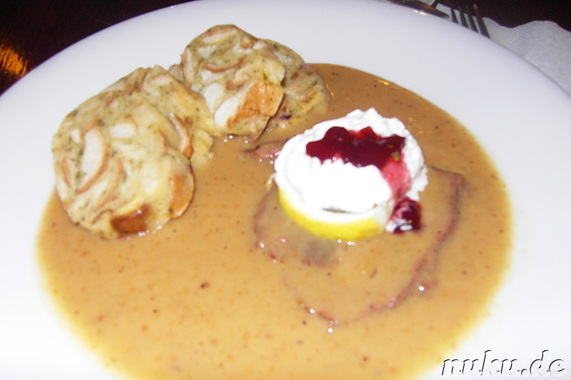 Knödel & Gulasch in einer Kneipe in Prag, Tschechien