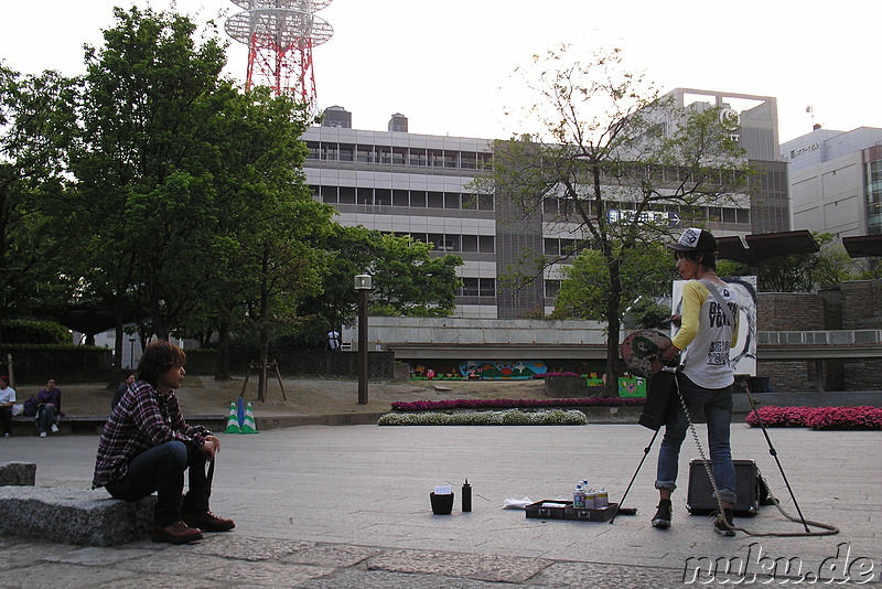 Künstler am Solaria Plaza in Fukuoka, Japan