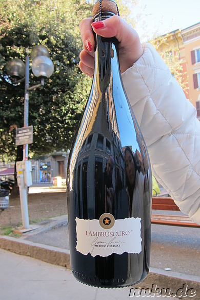 Lambrusco aus der Markthalle in Modena, Italien