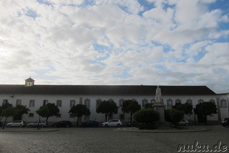 Largo de Se - Großer Platz im alten Stadtkern von Faro, Portugal