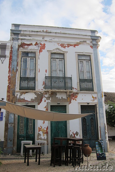 Largo de Se - Großer Platz im alten Stadtkern von Faro, Portugal