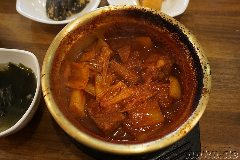 Maeun Galbijjim (매운갈비찜) - scharf mariniertes, geschmortes Rippenfleisch in Incheon, Korea