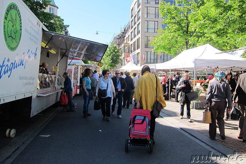 Markt am Bahnhof Oerlikon in Zürich, Schweiz