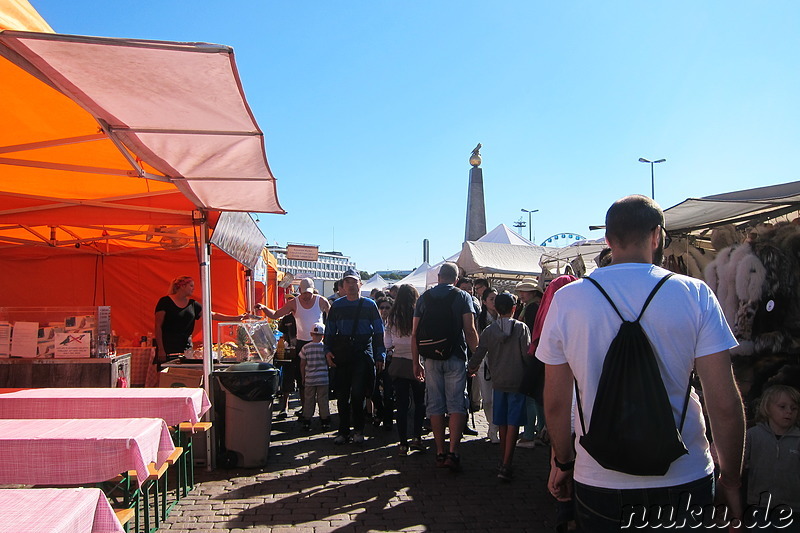 Markt im Hafen von Helsinki, Finnland