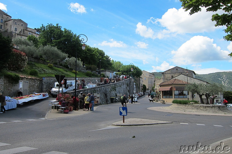 Markt in Bonnieux im Naturpark Luberon, Frankreich