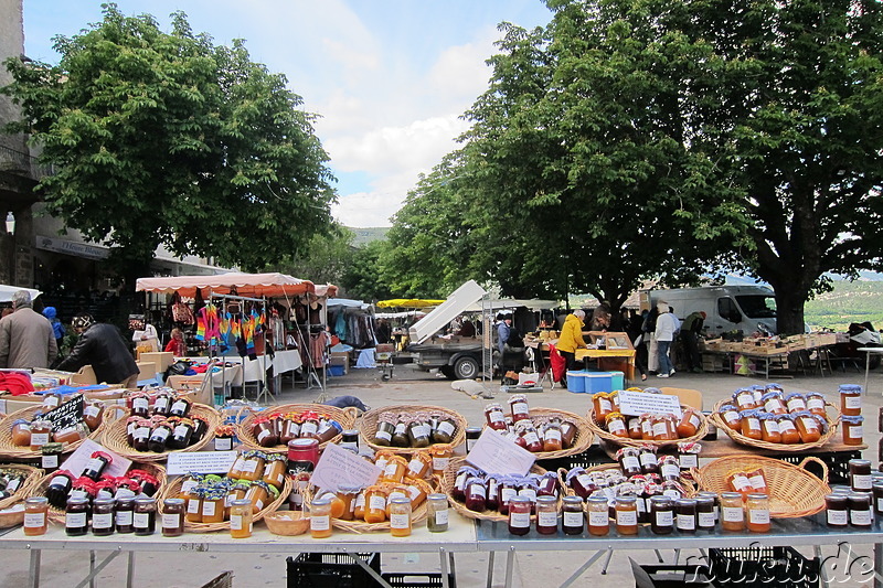 Markt in Bonnieux im Naturpark Luberon, Frankreich