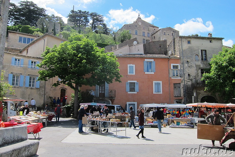 Markt in Bonnieux im Naturpark Luberon, Frankreich