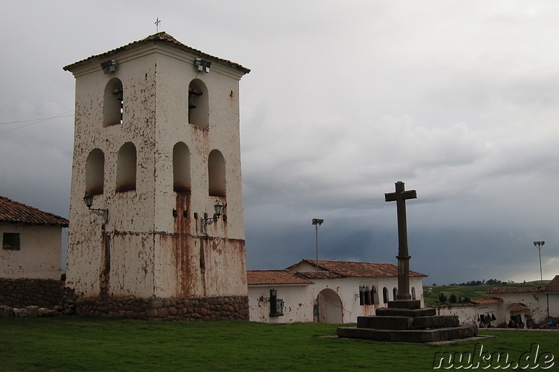 Markt und Kirche in Chinchero, Urubamba Valley, Peru