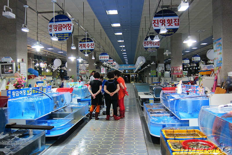 Markthalle - Fischmarkt in Yeosu, Jeollanamdo, Korea