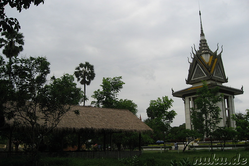 Massengrab und Stupa