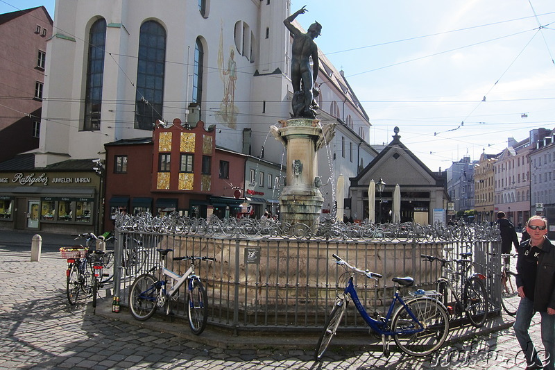 Maximilianstrasse in Augsburg, Bayern