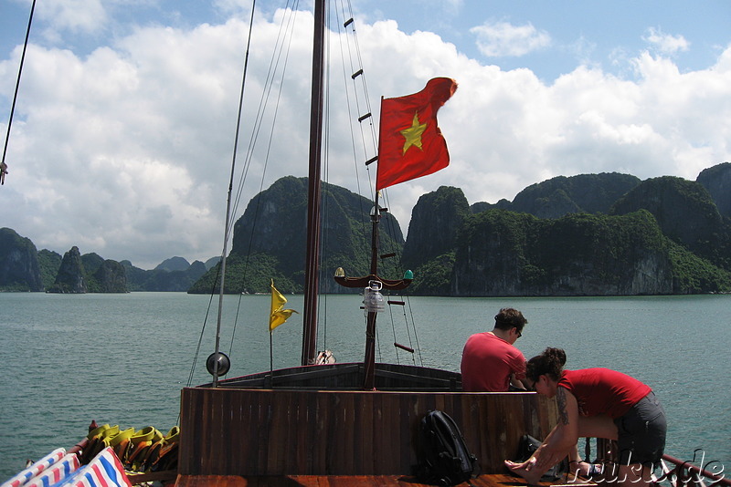 Mit dem Boot unterwegs in Halong Bay