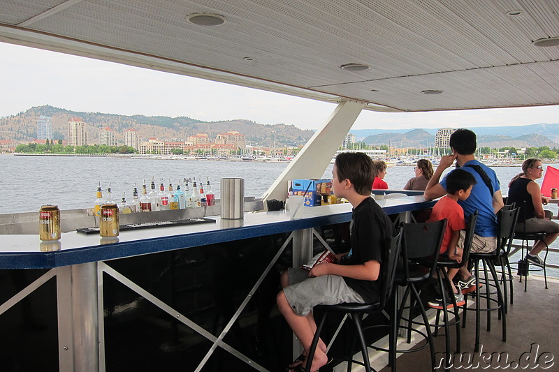 Mit dem Party-Hausboot auf dem Okanagan Lake in Kelowna, Kanada