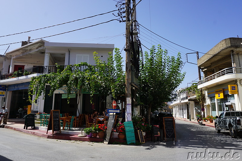 Mittagessen im Cafe Kronio in Tzermiado in der Lasithi-Hochebene auf Kreta, Griechenland