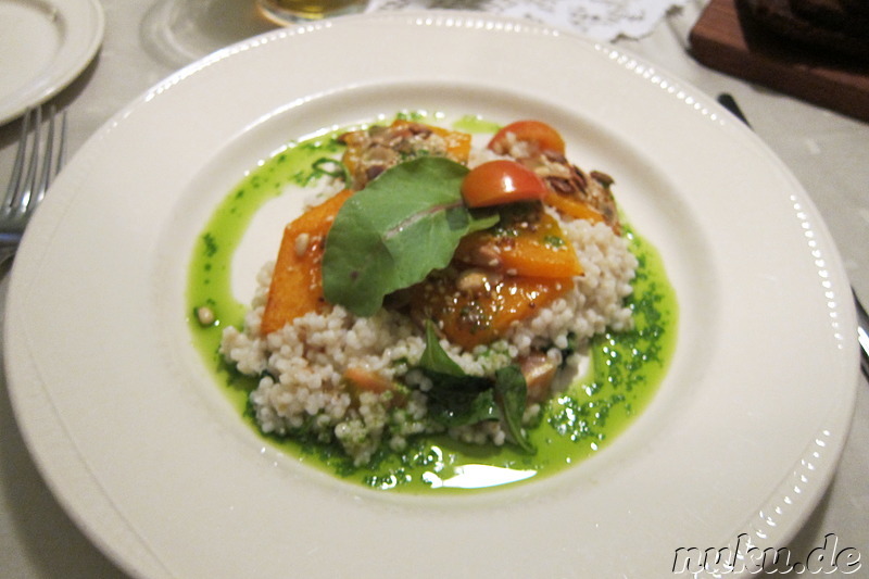 Mittagessen im Restaurant Vanaema Juures in Tallinn, Estland