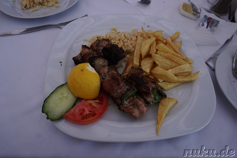 Mittagessen in der Taverna Faros in Agios Nikolaos auf Kreta, Griechenland