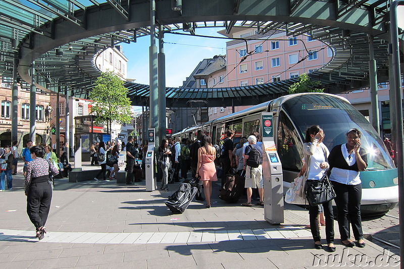 Moderne Strassenbahn in Strasbourg, Frankreich