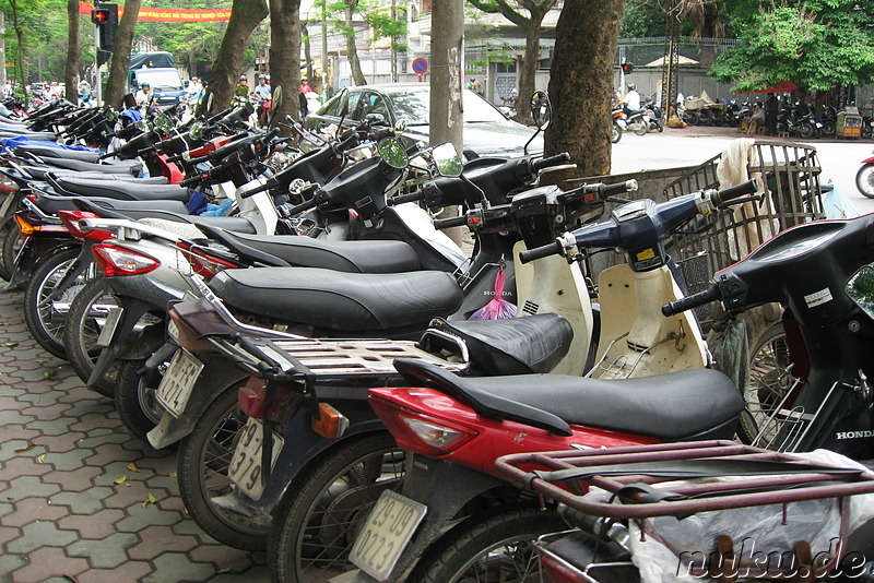 Motorräder und Roller in Hanoi, Vietnam