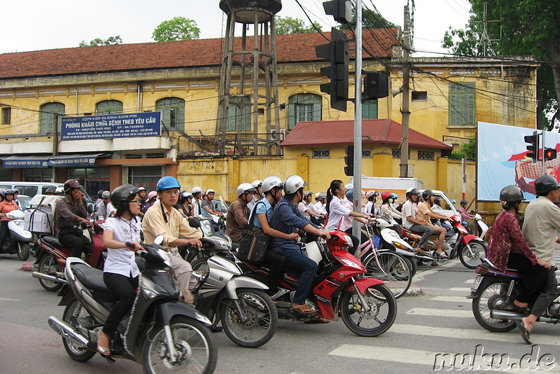 Motorräder und Roller in Hanoi, Vietnam