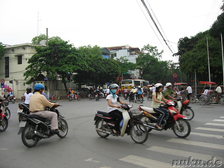 Motorräder und Roller in Hanoi, Vietnam
