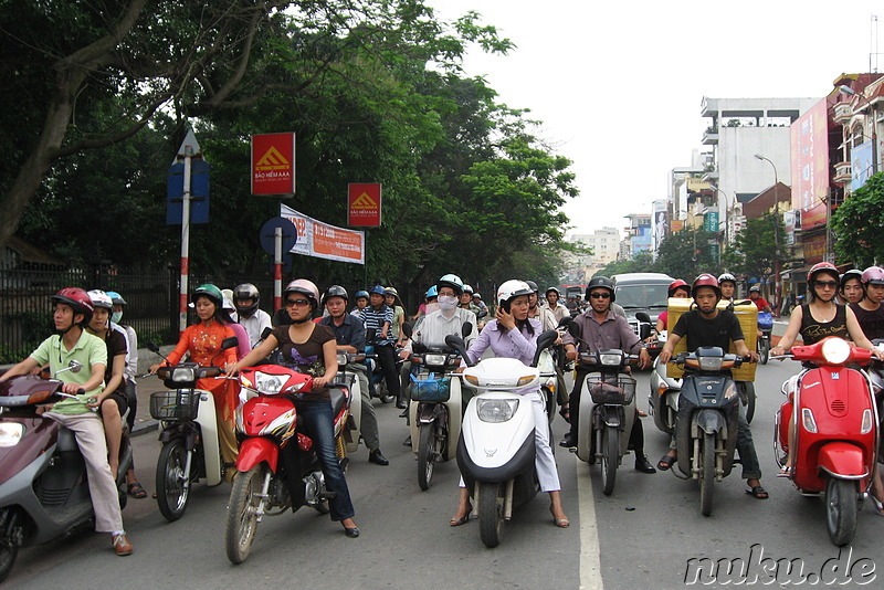 Motorräder und Roller in Hanoi, Vietnam