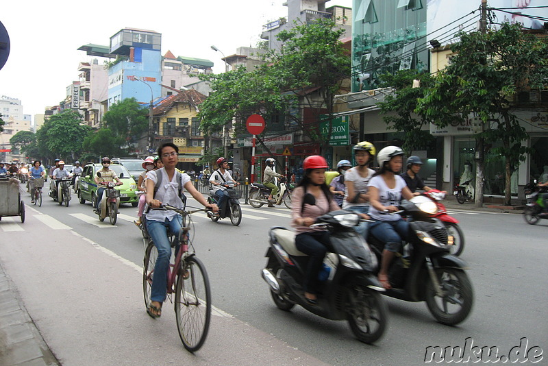 Motorräder und Roller in Hanoi, Vietnam