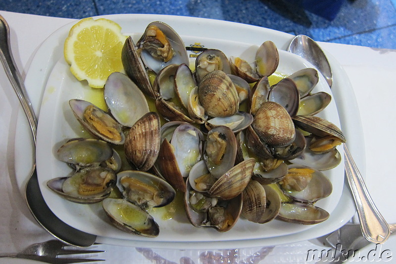 Muscheln mit Koblauchbutter in Lissabon, Portugal