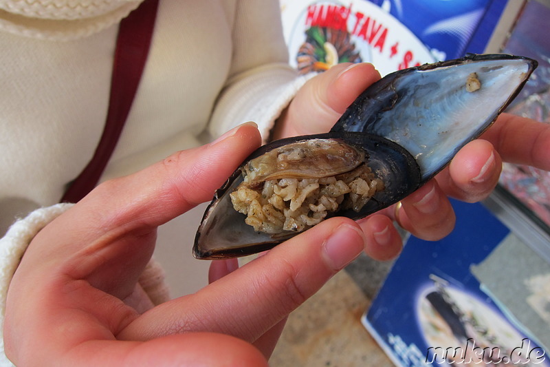 Muscheln mit Reis vom Strassenimbiss in Antalya, Türkei