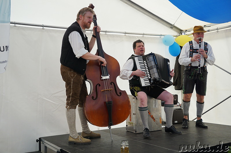 Musiker auf dem Richtfest im Bauzentrum Poing, Bayern