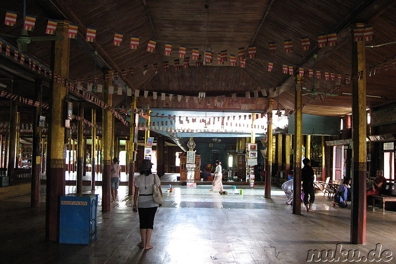 Nga Hpe Kyaung - Jumping Cat Monastery