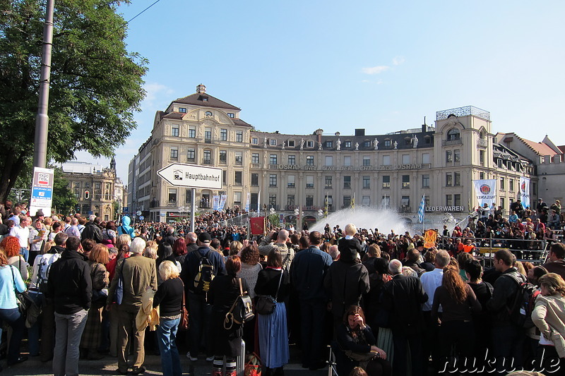 Oktoberfestparade am Karlsplatz in München