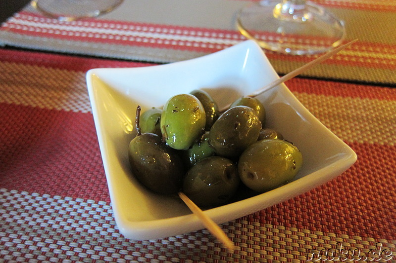 Oliven als Beilage im Le Platane in Apt, Naturpark Luberon, Frankreich