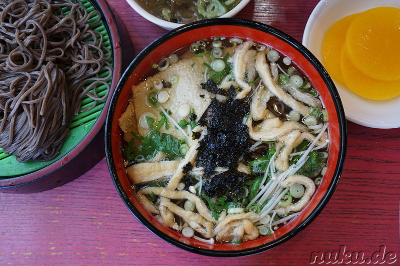 Onmomil (온모밀) - warme Buchweizennudeln im Restaurant Cheongsil Hongsil (청실홍실) in Bupyeong, Incheon, Korea