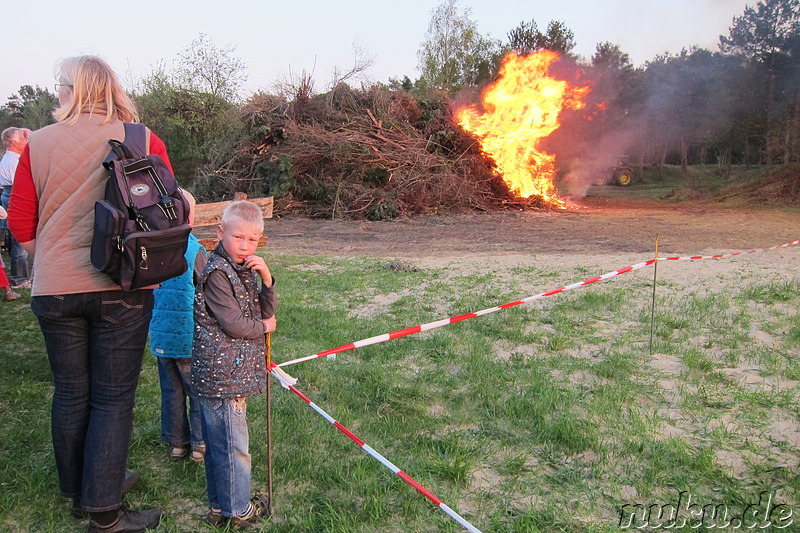 Osterfeuer in Wulfsen