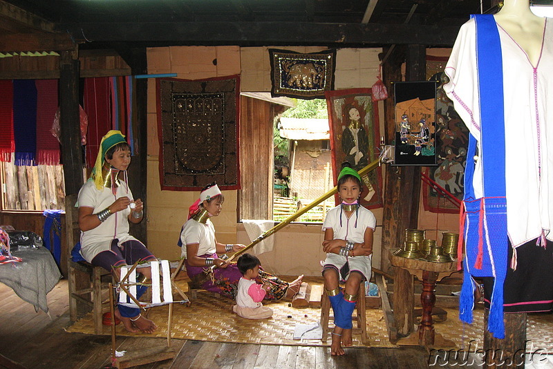 Padaung-Näherinnen (Long Necked Karen)